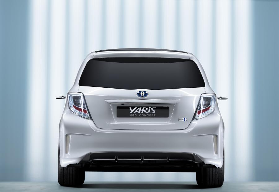  Toyota Yaris HSD Concept 2011 года  (фото 4 из 18)